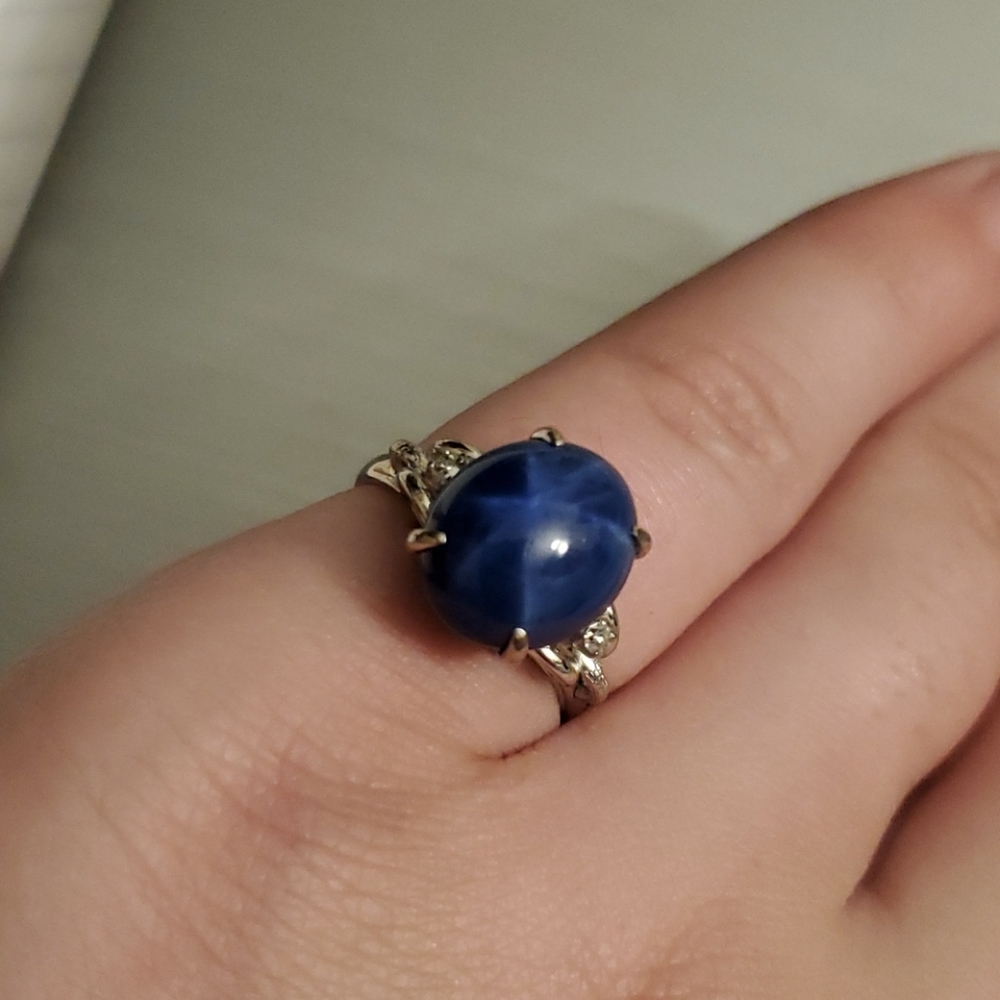 18k white gold star sapphire ring